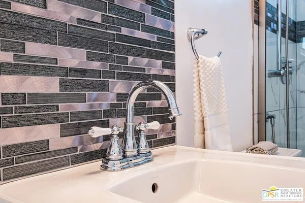 $259,900 | 400 North Sunrise Way, Unit 106, Palm Springs, CA 92262