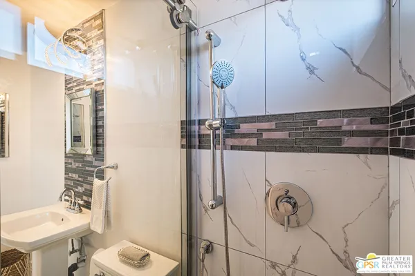 $259,900 | 400 North Sunrise Way, Unit 106, Palm Springs, CA 92262