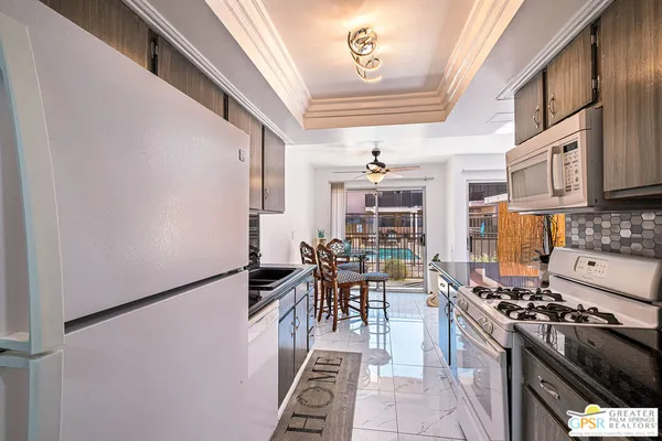 $259,900 | 400 North Sunrise Way, Unit 106, Palm Springs, CA 92262