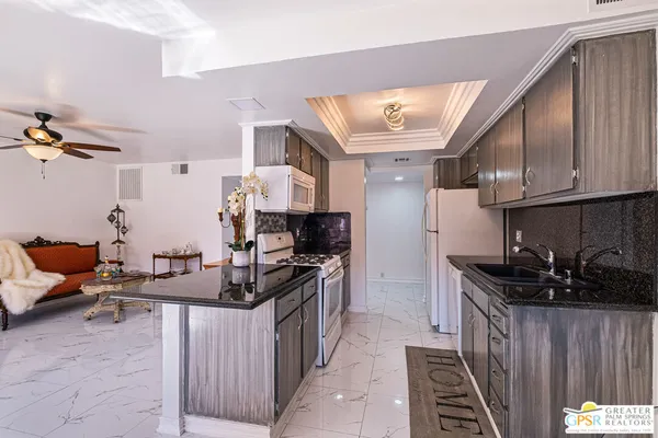 $259,900 | 400 North Sunrise Way, Unit 106, Palm Springs, CA 92262