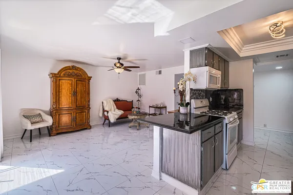 $259,900 | 400 North Sunrise Way, Unit 106, Palm Springs, CA 92262