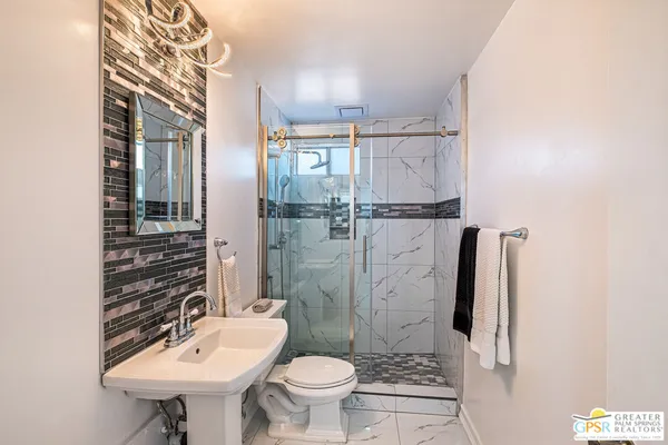$259,900 | 400 North Sunrise Way, Unit 106, Palm Springs, CA 92262