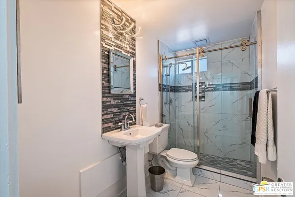 $259,900 | 400 North Sunrise Way, Unit 106, Palm Springs, CA 92262