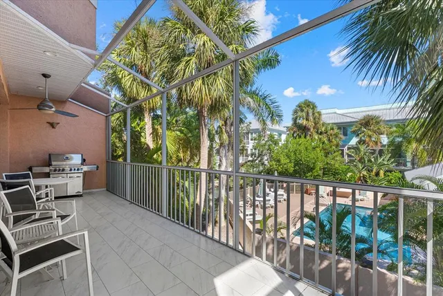 $1,599,000 | 3942 Hamilton Club Circle, Unit 13, Sarasota, FL 34242