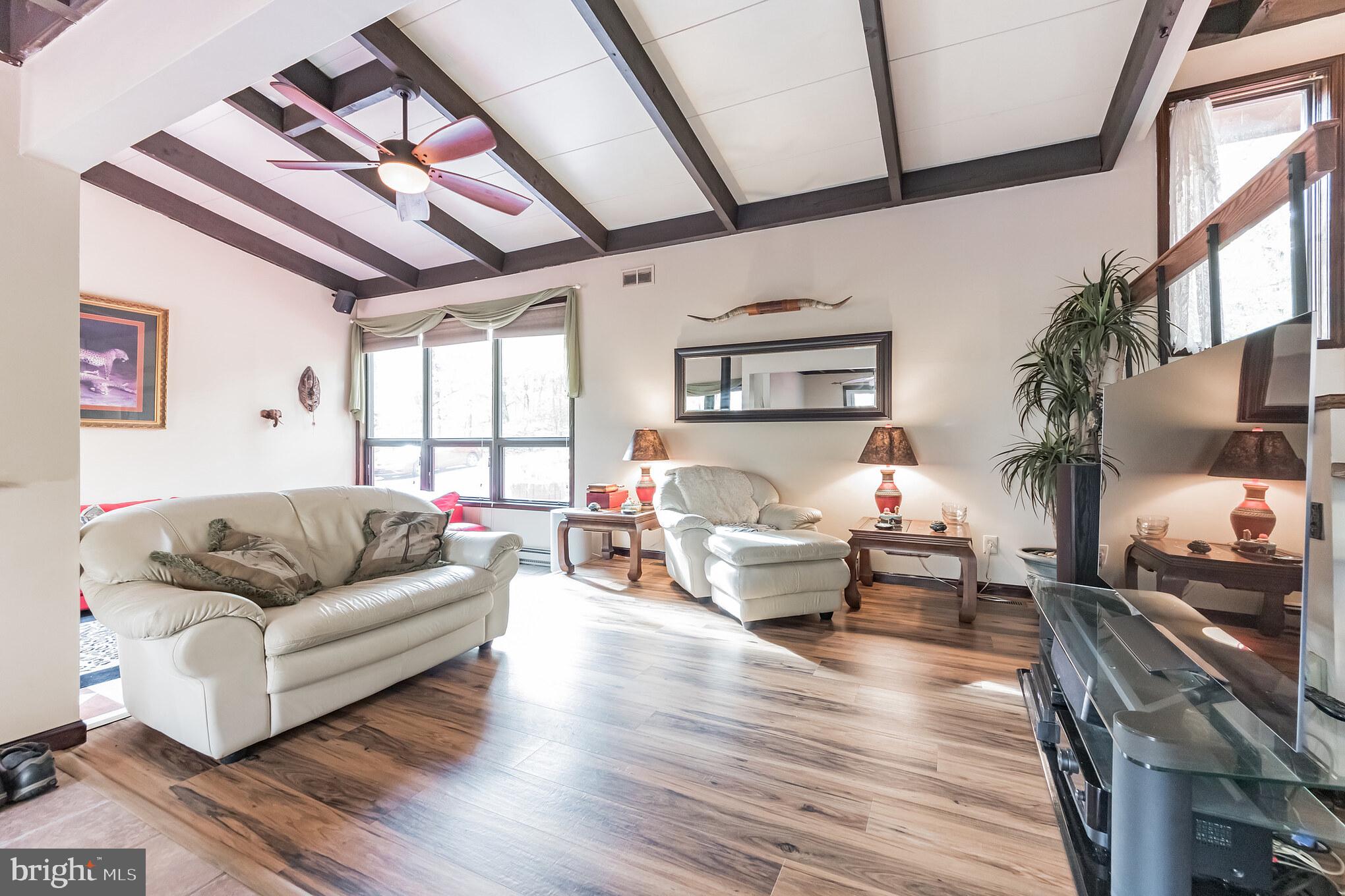 3111 Kingsward Road Pennsburg, PA 18073 - Photo 11 of 26 Living Room