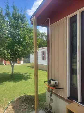 a view of a house with backyard porch and garden