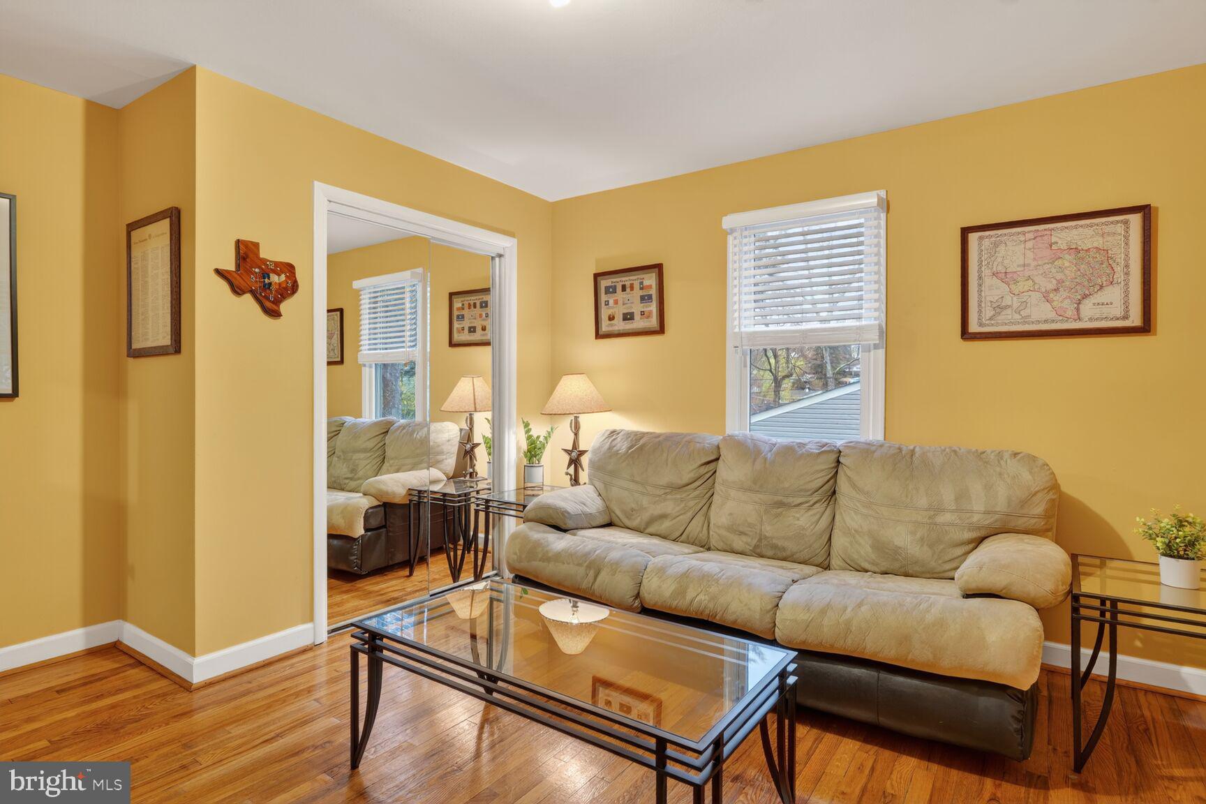 4406 Roundhill Road Alexandria, VA 22310 - Photo 20 of 48 a living room with furniture and a table