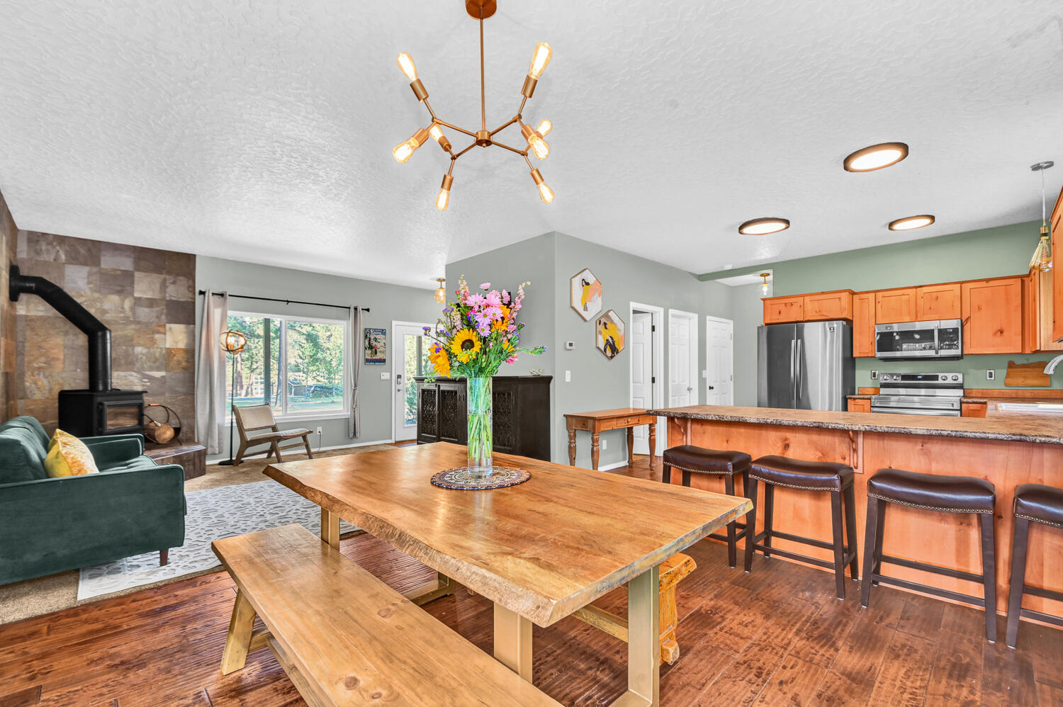 19198 Choctaw Road Bend, OR 97702 - Photo 4 of 45 Dining Room