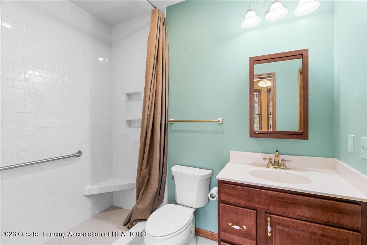 4580 Dimond Way Dimondale, MI 48821 - Photo 10 of 51 Primary Bathroom