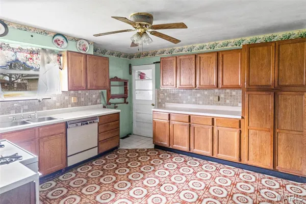$127,000 | 1374 St Thomas Road, Granite City, IL 62040