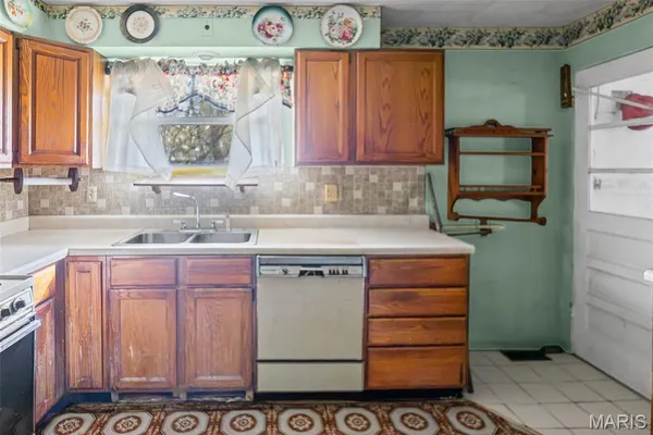 $127,000 | 1374 St Thomas Road, Granite City, IL 62040