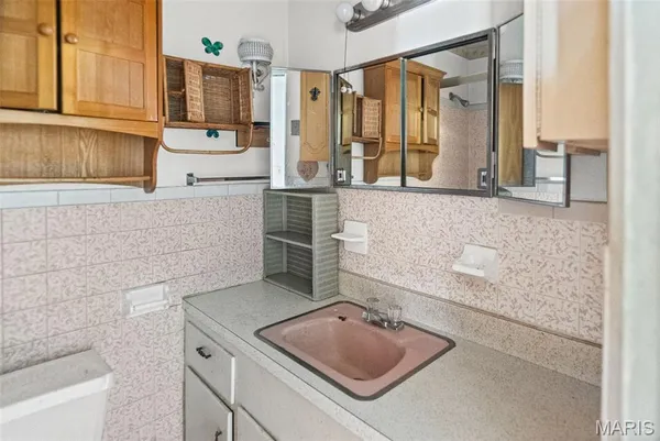 $127,000 | 1374 St Thomas Road, Granite City, IL 62040