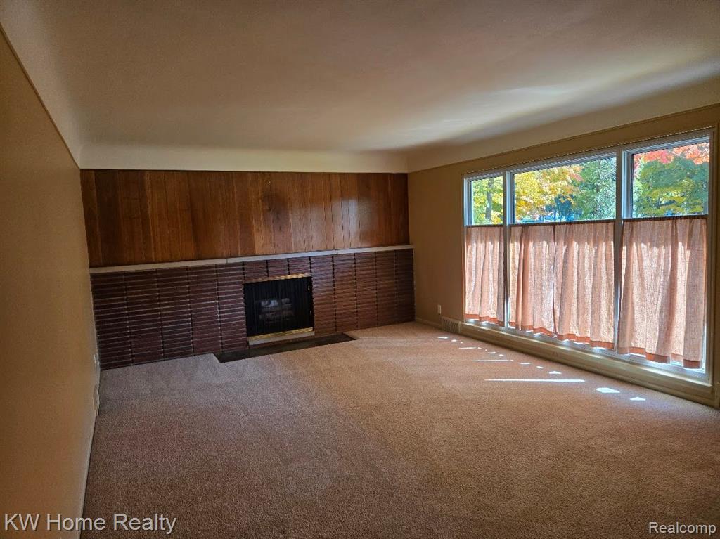 28401 Hawberry Road Farmington Hills, MI 48331 - Photo 2 of 34