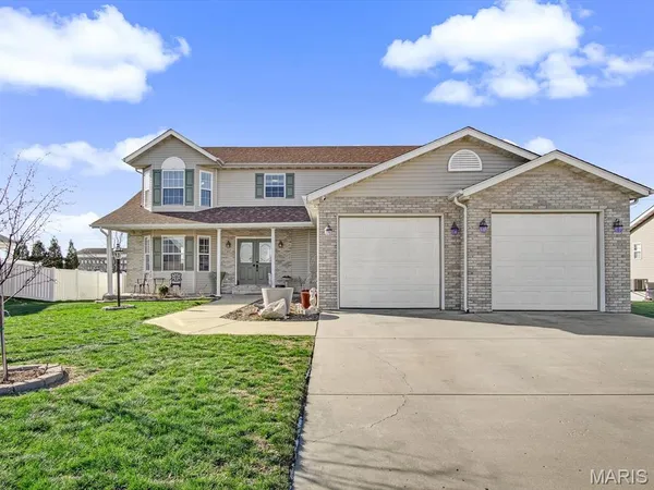 $425,000 | 30 Black Wolf Run, Highland, IL 62249