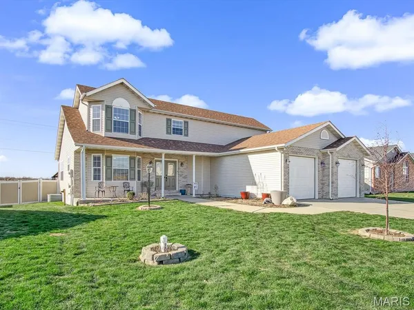$425,000 | 30 Black Wolf Run, Highland, IL 62249
