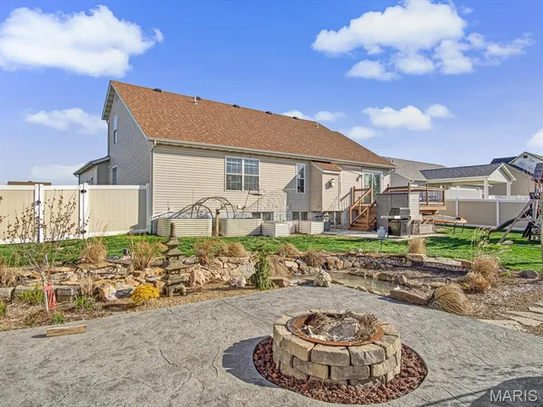 $425,000 | 30 Black Wolf Run, Highland, IL 62249