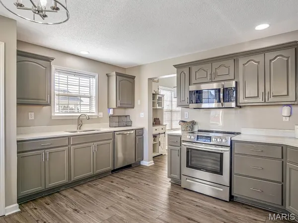 $425,000 | 30 Black Wolf Run, Highland, IL 62249