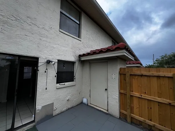 a view of a livingroom with an empty space