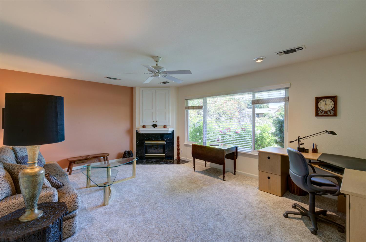 2004 South Renn Avenue Fresno, CA 93727 - Photo 15 of 33 Formal living room off of the entry way.