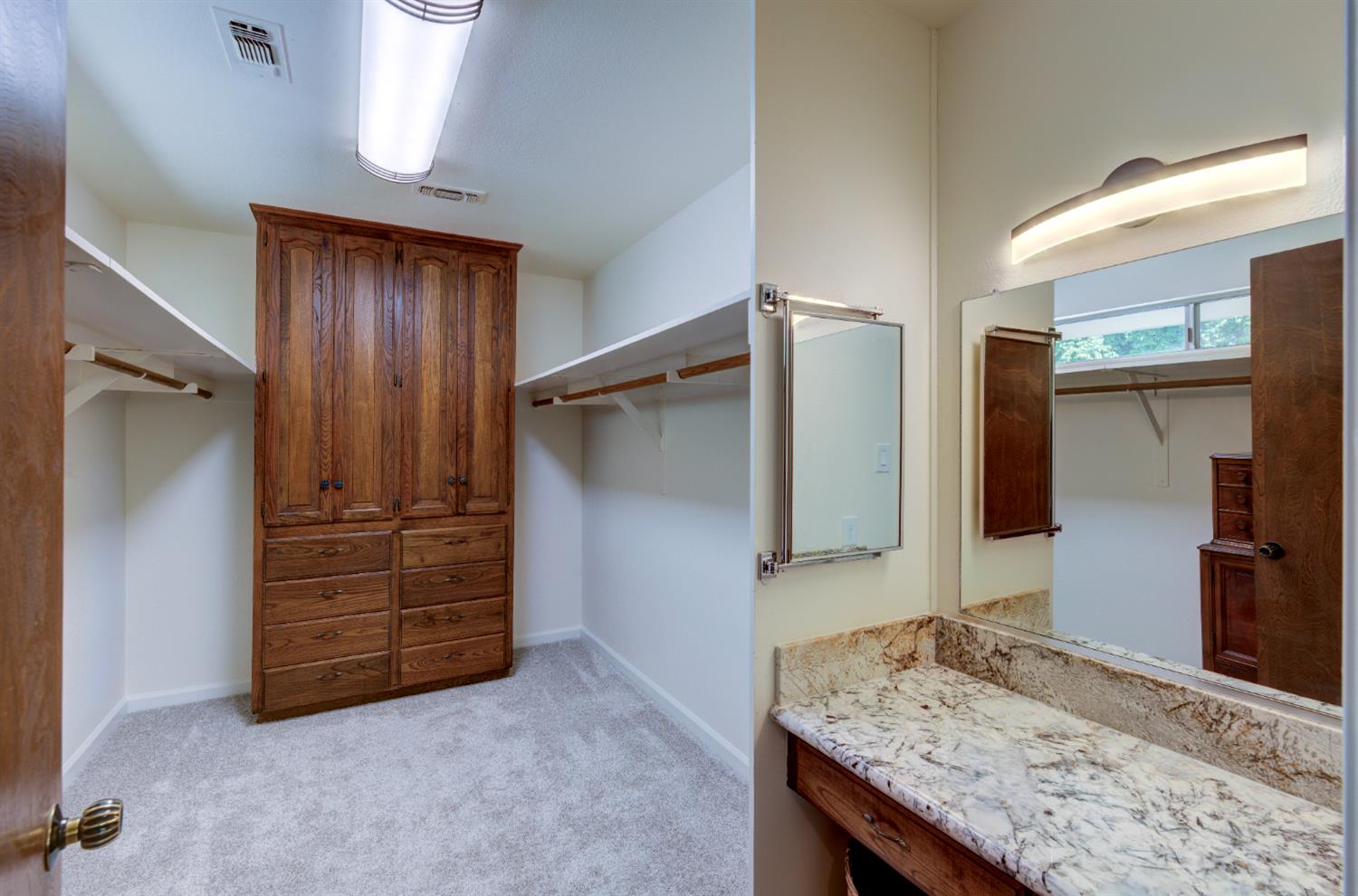 2004 South Renn Avenue Fresno, CA 93727 - Photo 19 of 33 Walk-in closet.