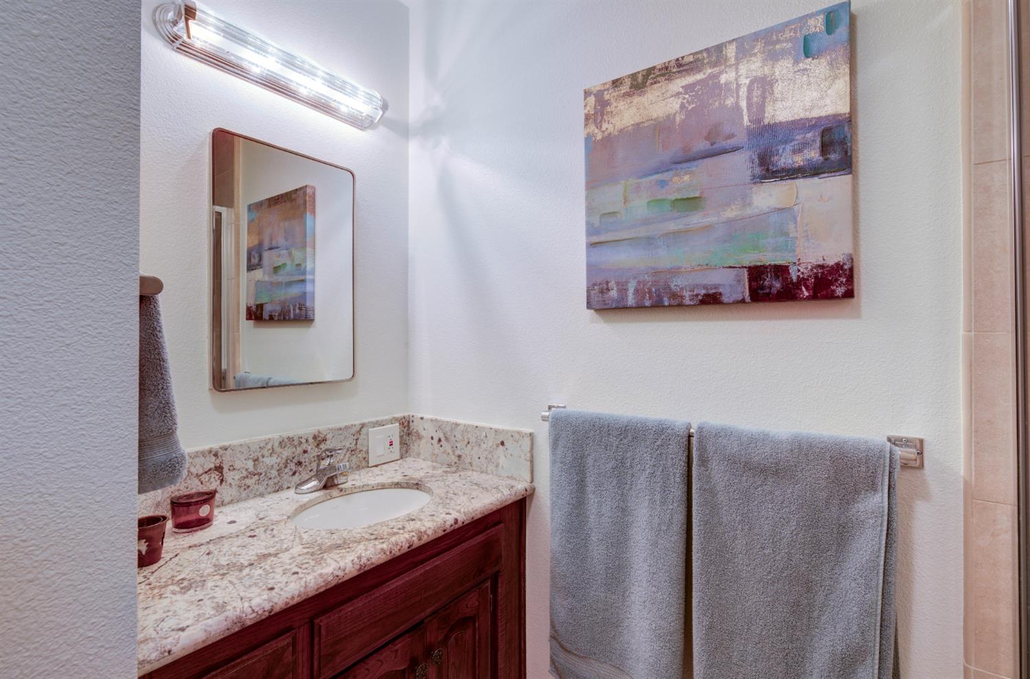 2004 South Renn Avenue Fresno, CA 93727 - Photo 21 of 33 2nd bathroom has its own shower.