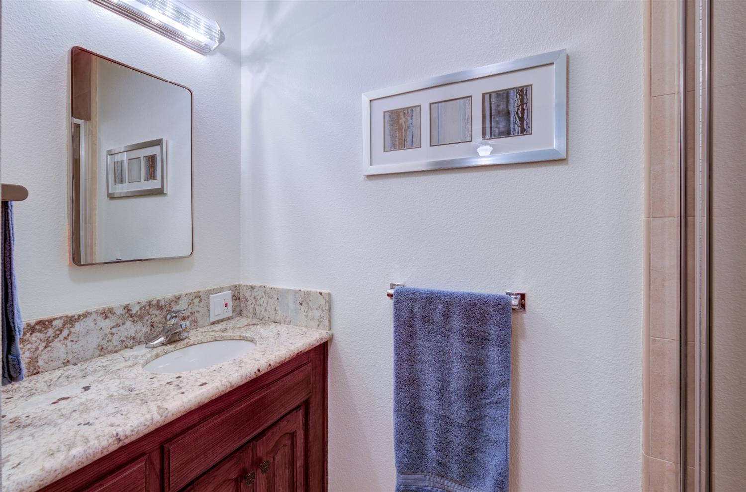 2004 South Renn Avenue Fresno, CA 93727 - Photo 23 of 33 3rd bathroom off of 3rd bedroom.