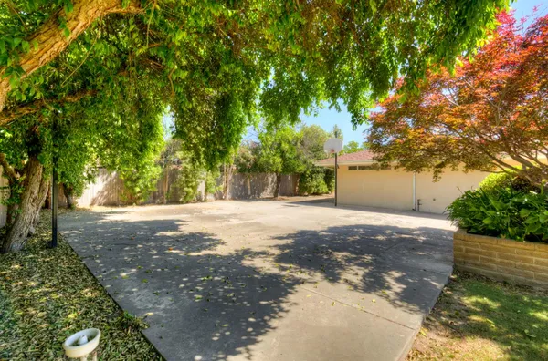 $625,000 | 2004 South Renn Avenue, Fresno, CA 93727