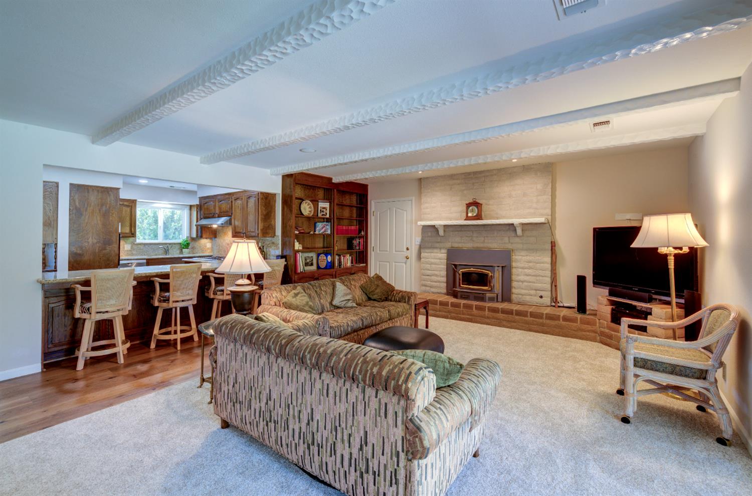 2004 South Renn Avenue Fresno, CA 93727 - Photo 9 of 33 Custom built home with stylish ceilings.