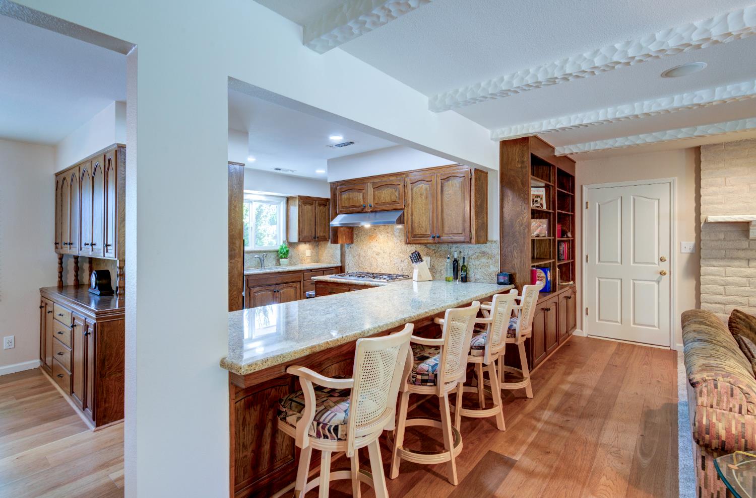 2004 South Renn Avenue Fresno, CA 93727 - Photo 10 of 33 Upgraded kitchen with lots of granite.