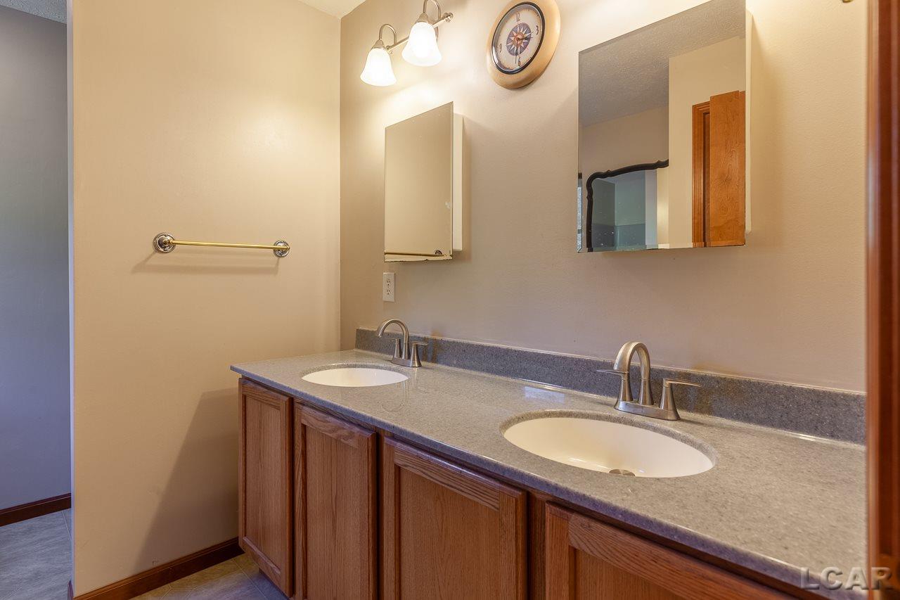 2340 Laberdee Road Adrian, MI 49221 - Photo 24 of 44 31398212-23.JPG