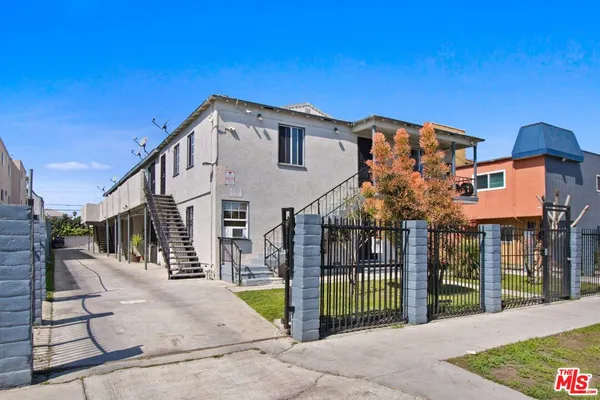 $2,295,000 | 6339 10th Avenue, Los Angeles, CA 90043