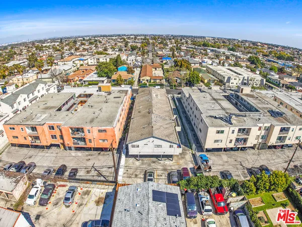 $2,295,000 | 6339 10th Avenue, Los Angeles, CA 90043