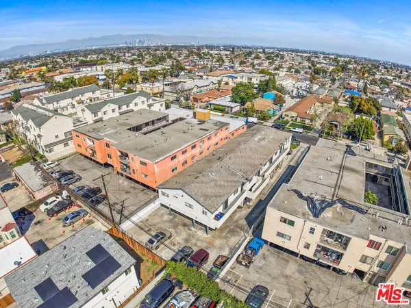 $2,295,000 | 6339 10th Avenue, Los Angeles, CA 90043
