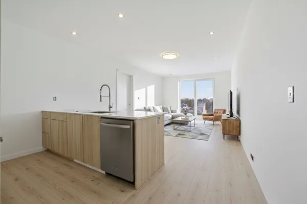 $6,185 | 1035 Commonwealth Avenue, Unit 502, Boston, MA 02215