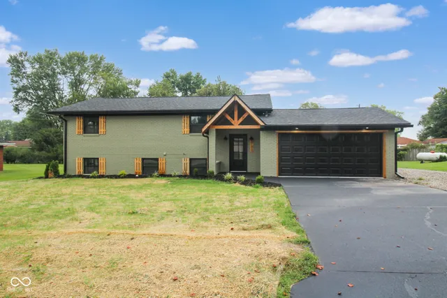 $364,000 | 8150 East Hoover Drive, Seymour, IN 47274