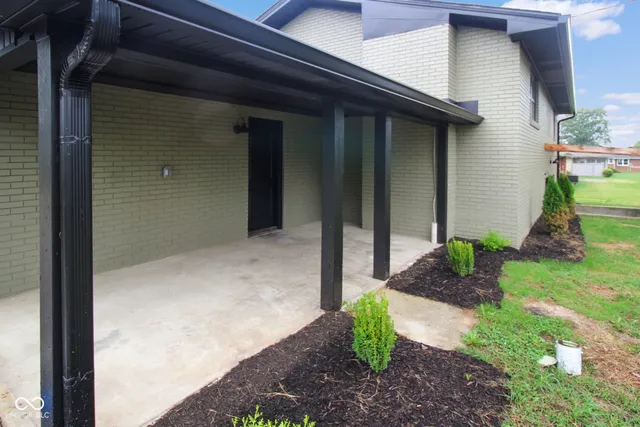 $364,000 | 8150 East Hoover Drive, Seymour, IN 47274