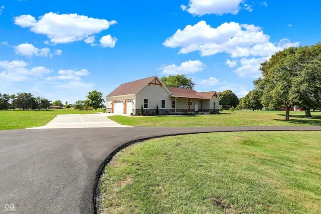 $490,000 | 10618 North 300th Street East, Morristown, IN 46161