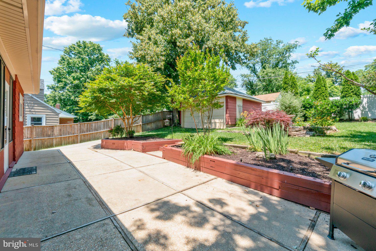 4302 Kensington Road Baltimore, MD 21229 - Photo 49 of 54 patio and back yard