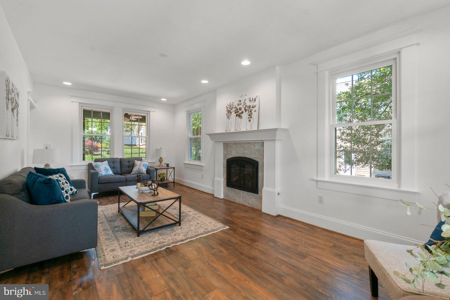 4302 Kensington Road Baltimore, MD 21229 - Photo 7 of 54 Living room