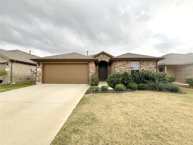 $2,200 | 1125 Loomis Trail, Justin, TX 76247