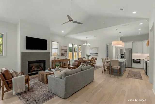 $999,922 | 2013 Forest Glen Court, Tallahassee, FL 32303