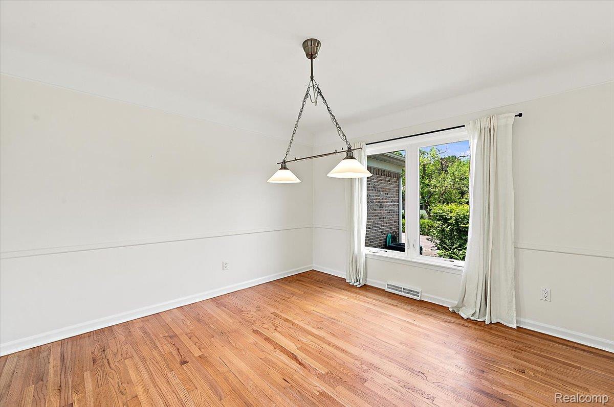 980 Sandhurst Road Bloomfield Hills, MI 48302 - Photo 14 of 75 38-980 Sandhurst Rd-65.jpg