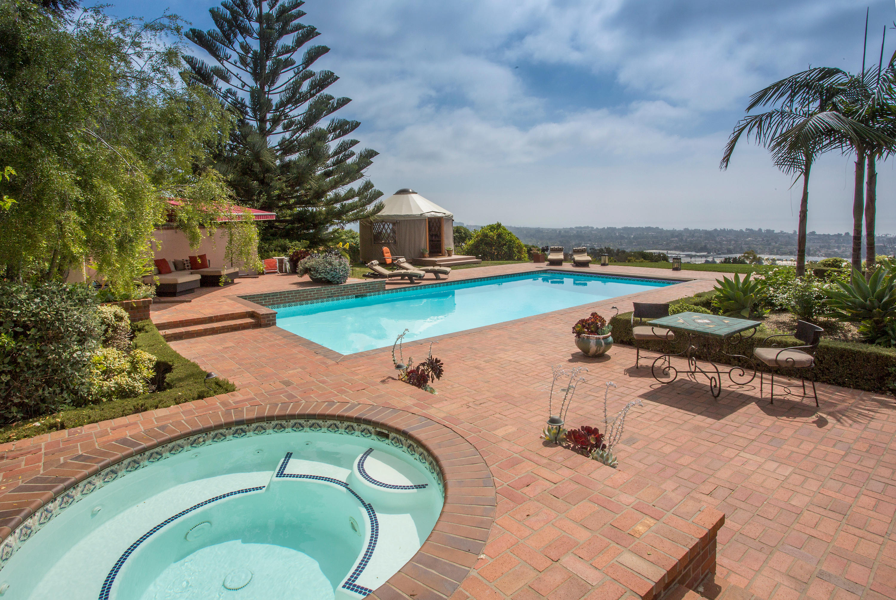 4420 Foothill Road Carpinteria, CA 93013 - Photo 19 of 31 Pool & spa