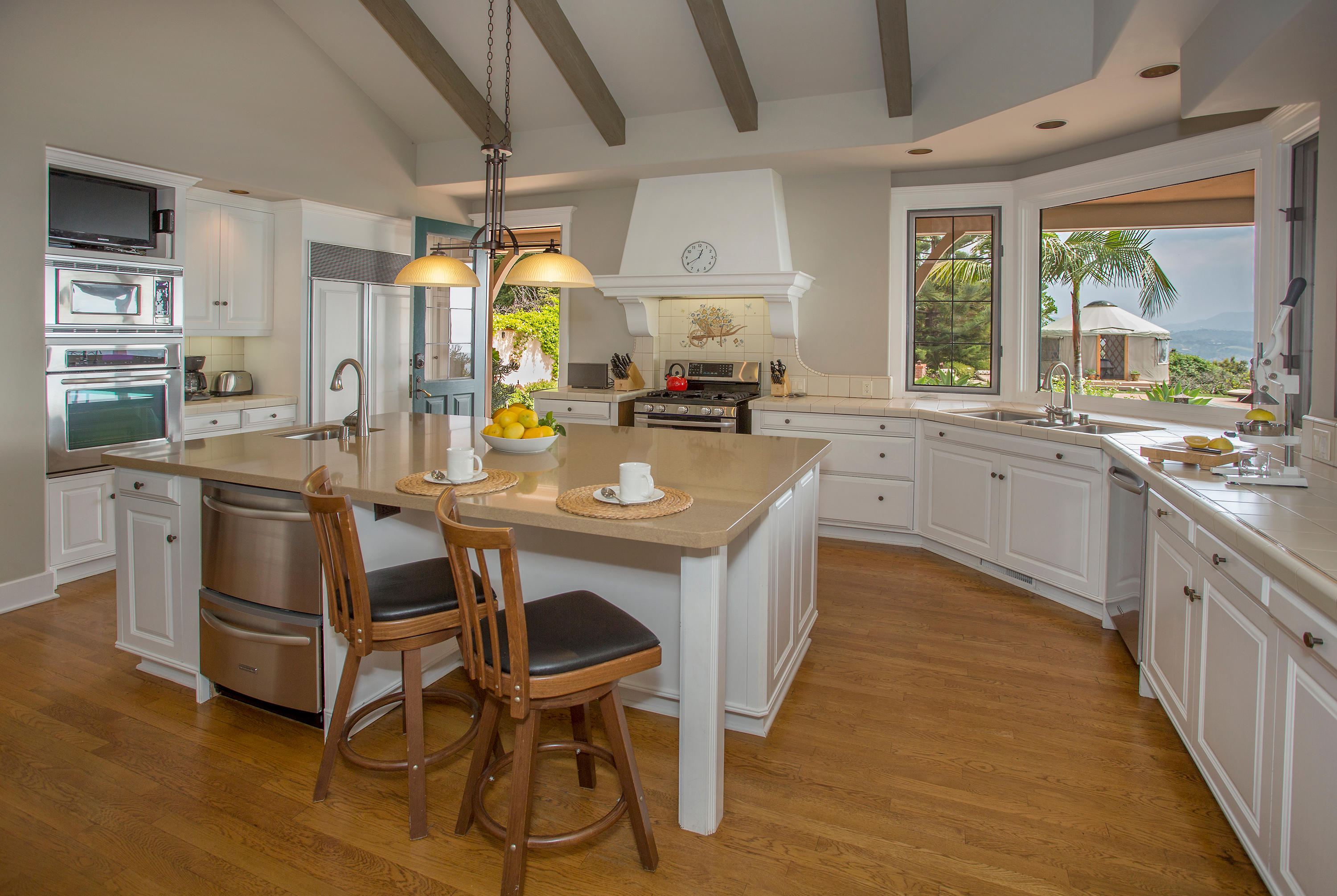 4420 Foothill Road Carpinteria, CA 93013 - Photo 8 of 31 Kitchen