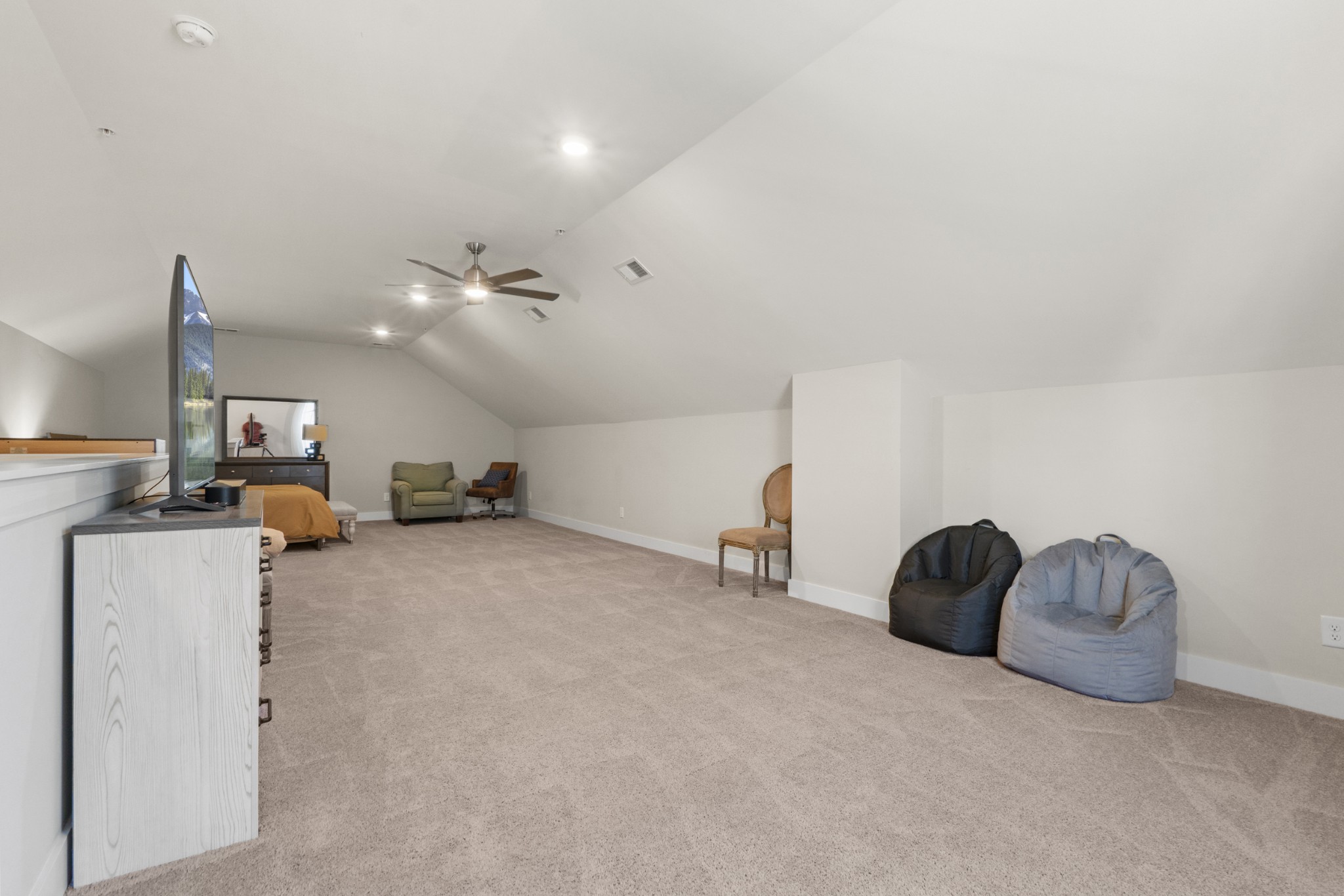 1144 Lock 4 Road, Unit J4 Gallatin, TN 37066 - Photo 27 of 50 a living room with furniture and a table