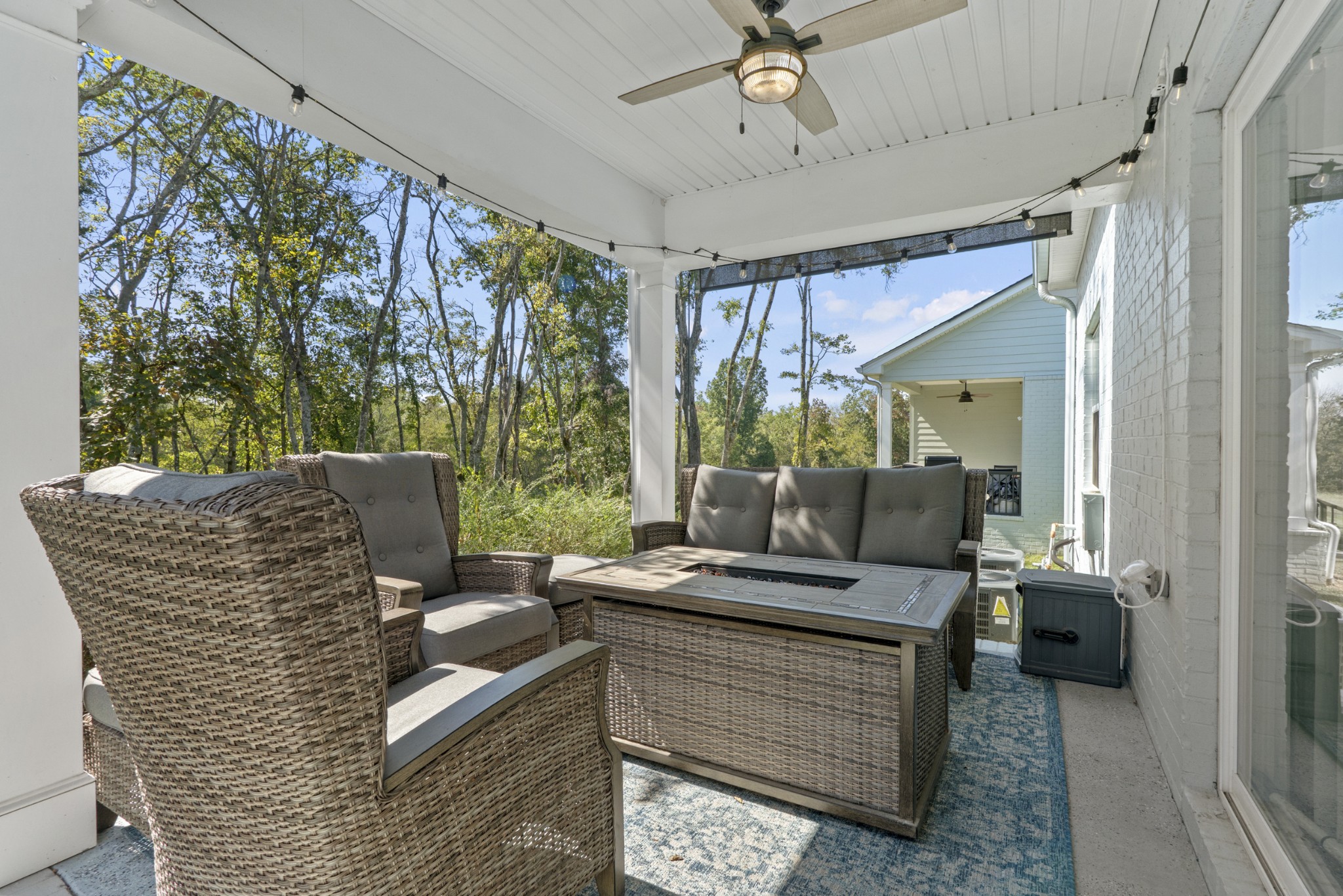 1144 Lock 4 Road, Unit J4 Gallatin, TN 37066 - Photo 33 of 50 a living room with furniture and a large window