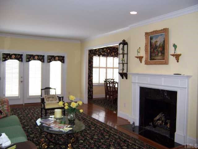 2313 Elmsford Way Raleigh, NC 27608 - Photo 3 of 12 Living Room