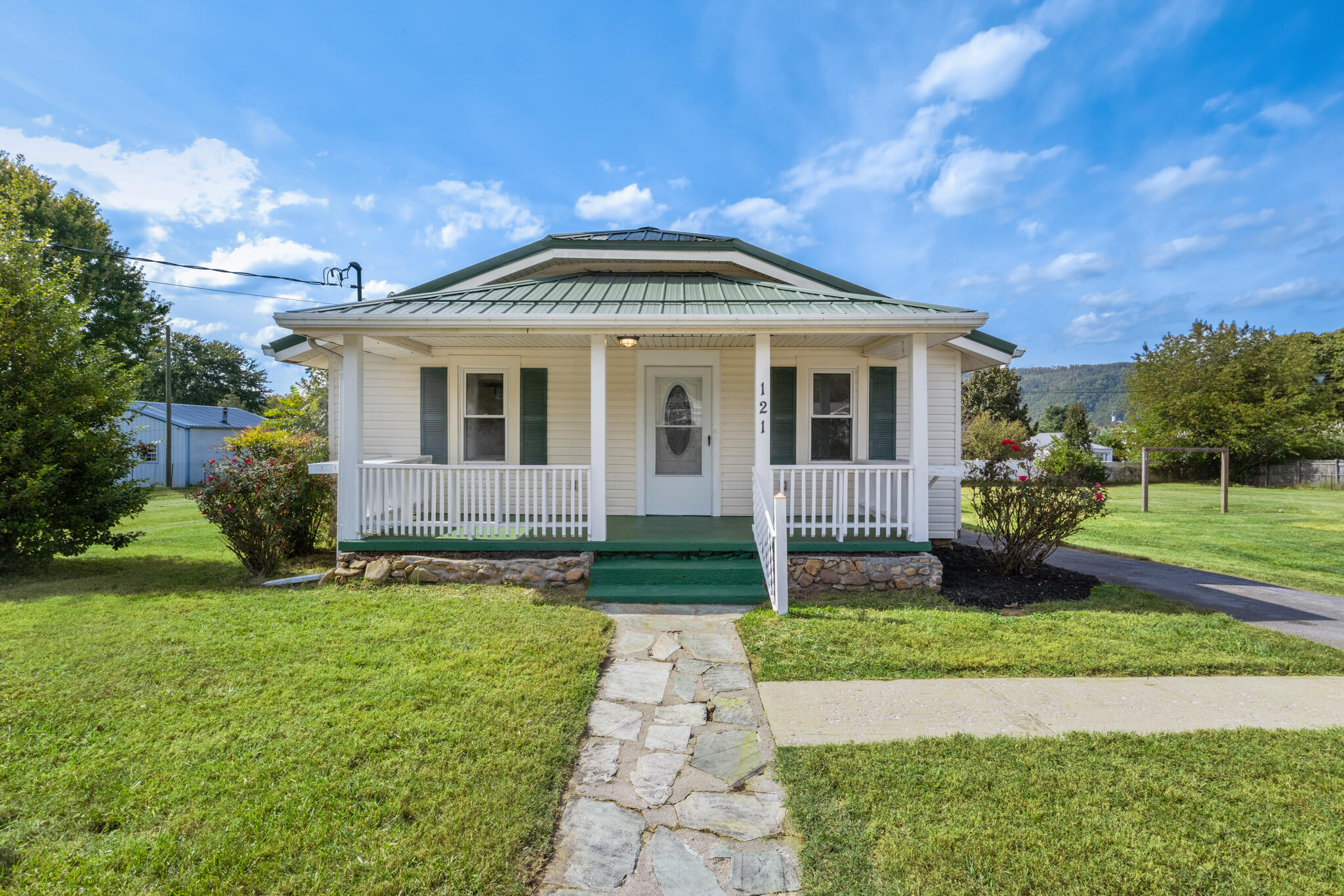 121 Witcher Street Erwin, TN 37650 - Photo 1 of 38 02