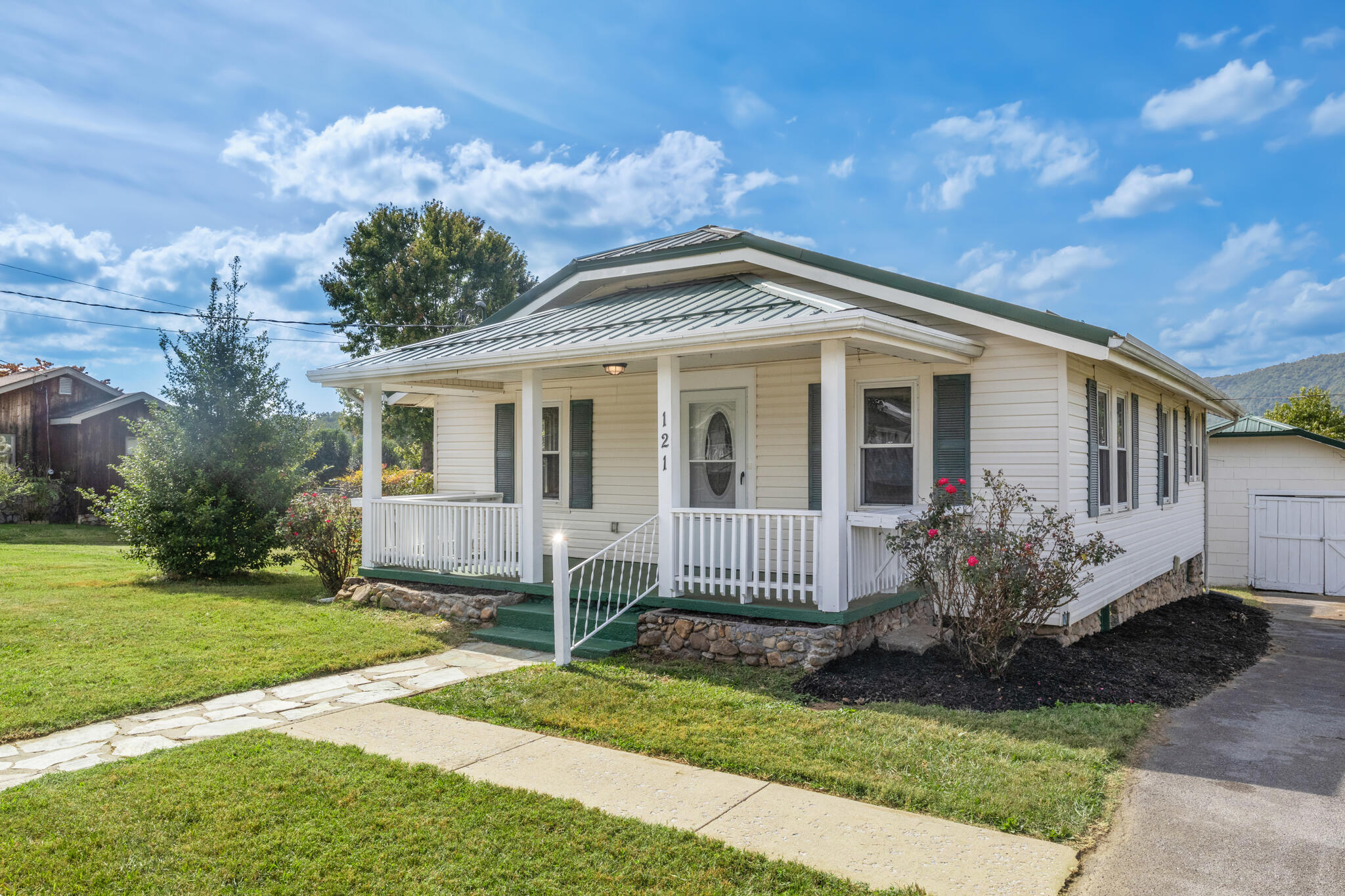 121 Witcher Street Erwin, TN 37650 - Photo 2 of 38 01