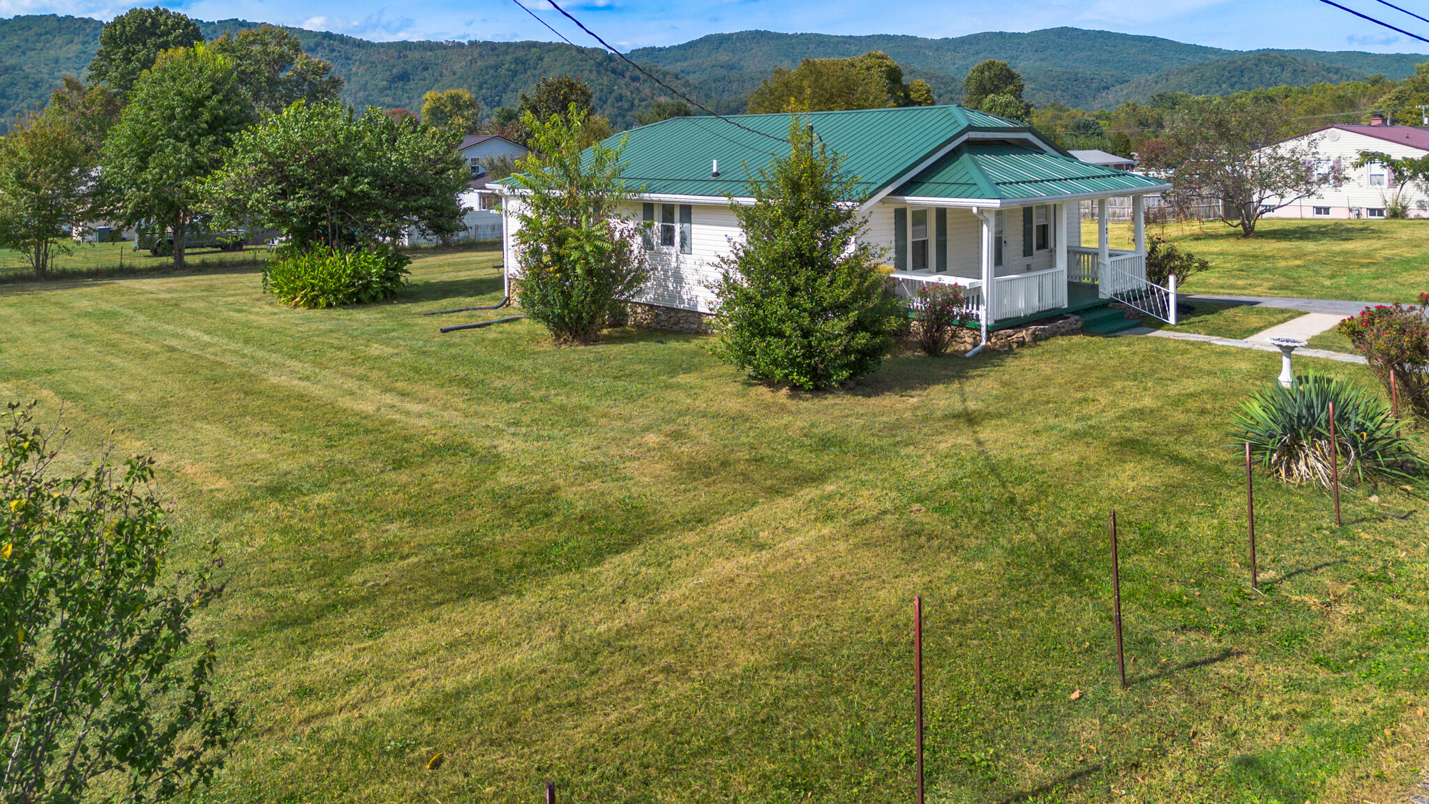 121 Witcher Street Erwin, TN 37650 - Photo 10 of 38 33